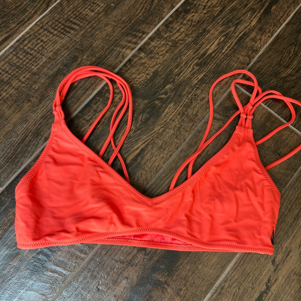 Volcom Bikini Top, Nwot, Size M - image 1